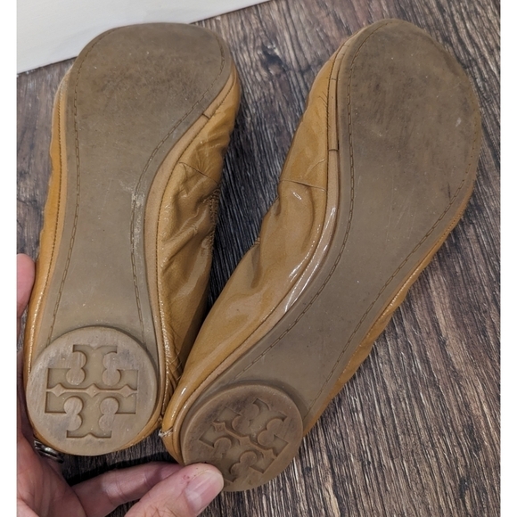 Tory Burch Tan Eddie Ballet Flats Patent Leather Size 7.5 - Picture 10 of 14